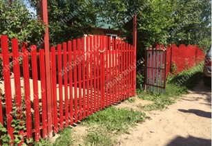 Забор евроштакетник горокой в Саратове цвет рубин